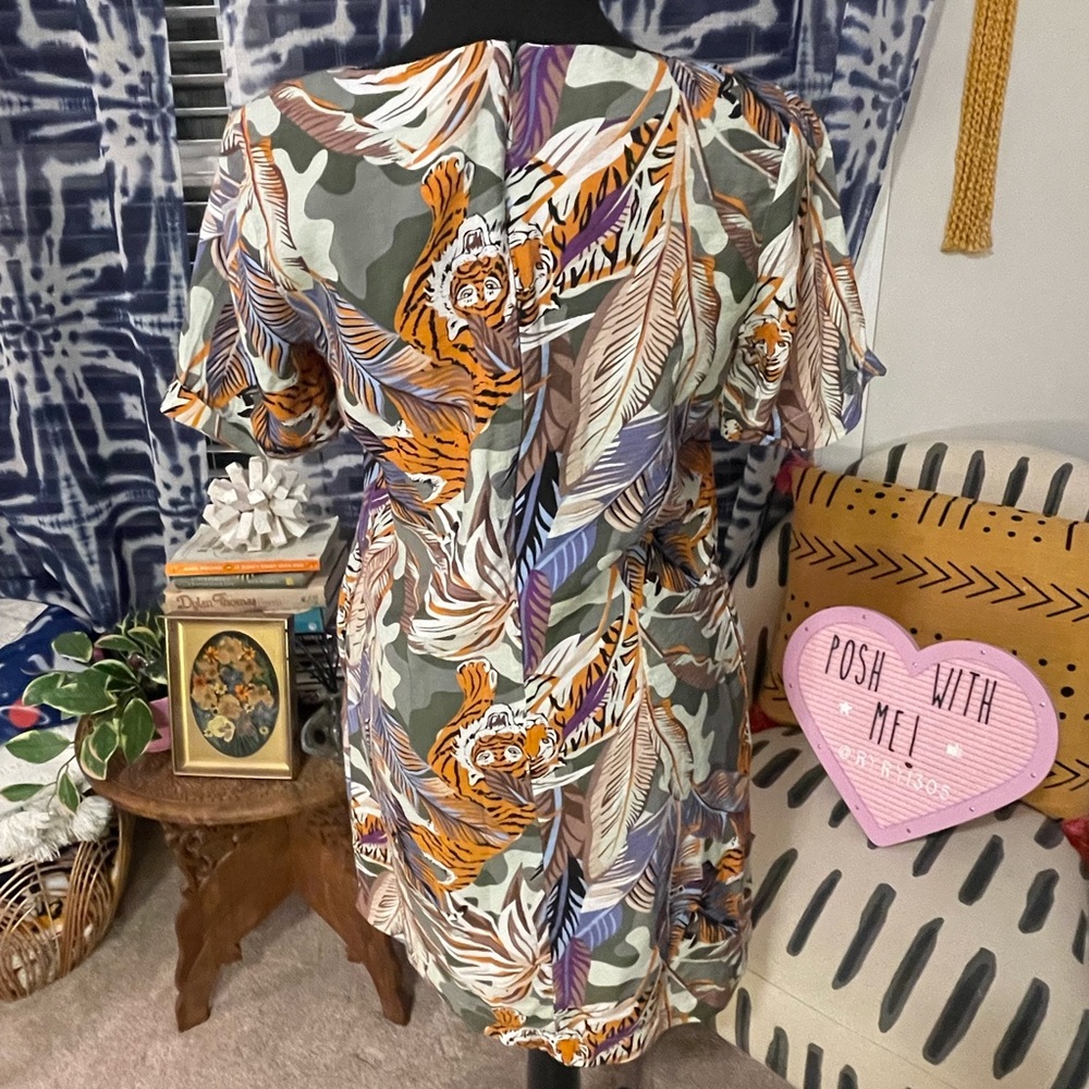 Womenβs Topshop Short Sleeve Tiger and Camo Print Shift Dress Spring Vacay Sz L - Picture 9 of 14